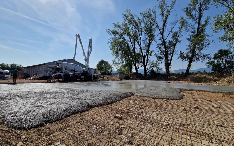 Betoniranje armirane temeljne plošče z avtočrpalko