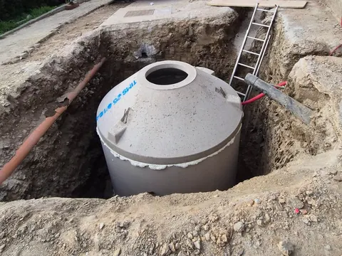 Vgradnja betonske čistilne naprave v izkopano jamo